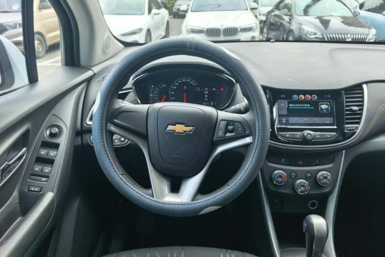 Used Chevrolet Trax 2017 1.4T Automatic Two-Wheel Drive Luxury Version Steering Wheel