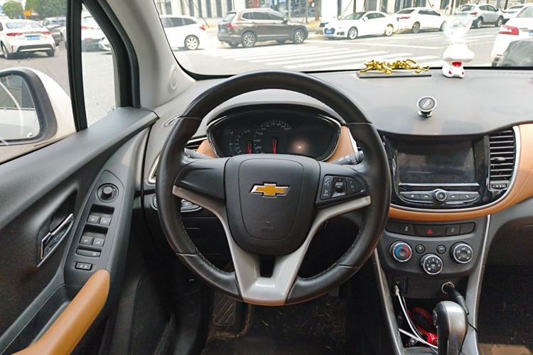 Used Chevrolet Trax 2017 1.4T Automatic Two-Wheel Drive Luxury Version Steering Wheel
