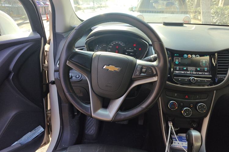 Used Chevrolet Trax 2017 1.4T Automatic Two-Wheel Drive Luxury Version Steering Wheel