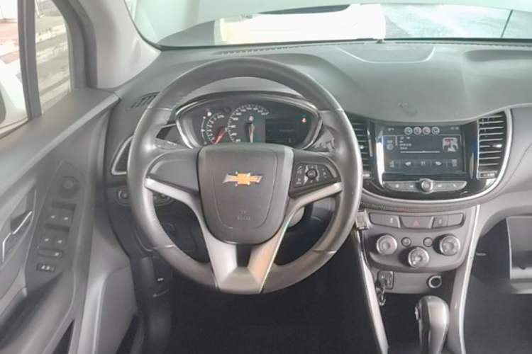 Used Chevrolet Trax 2017 1.4T Automatic Two-Wheel Drive Luxury Version Steering Wheel