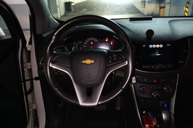 Used Chevrolet Trax 2017 1.4T Automatic Two-Wheel Drive Luxury Version Steering Wheel