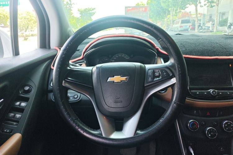 Used Chevrolet Trax 2017 1.4T Automatic Two-Wheel Drive Luxury Version Steering Wheel