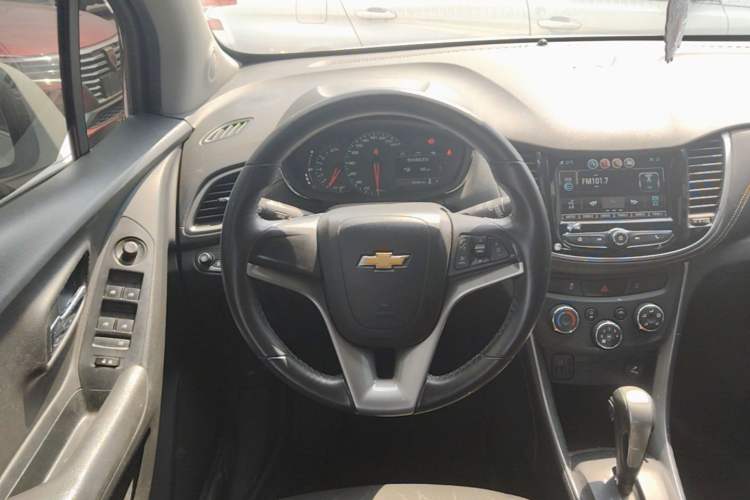 Used Chevrolet Trax 2017 1.4T Automatic Two-Wheel Drive Luxury Version Steering Wheel