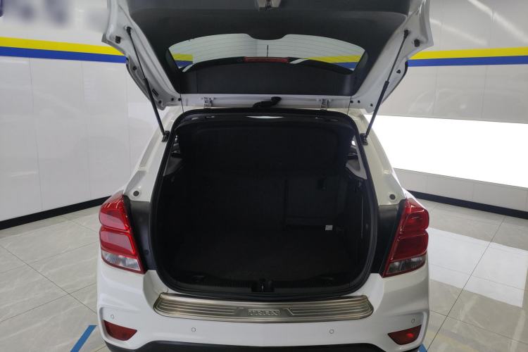 Used Chevrolet Trax 2017 1.4T Automatic Two-Wheel Drive Luxury Version Trunk