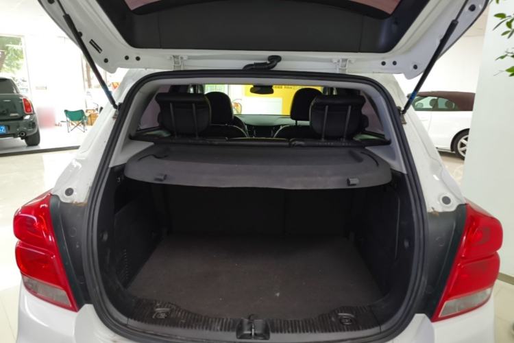 Used Chevrolet Trax 2017 1.4T Automatic Two-Wheel Drive Luxury Version Trunk