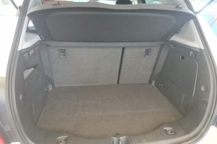 Used Chevrolet Trax 2017 1.4T Automatic Two-Wheel Drive Comfort Version Trunk