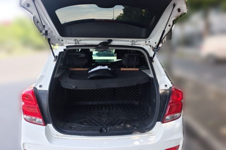 Used Chevrolet Trax 2017 1.4T Automatic Two-Wheel Drive Luxury Version Trunk