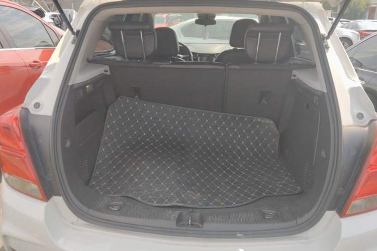 Used Chevrolet Trax 2017 1.4T Automatic Two-Wheel Drive Luxury Version Trunk