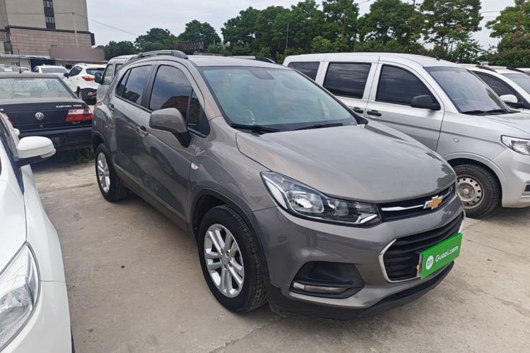 Used Chevrolet Trax 2018 330T Automatic Two-Wheel Drive Elite Model Front Right 45 Deg