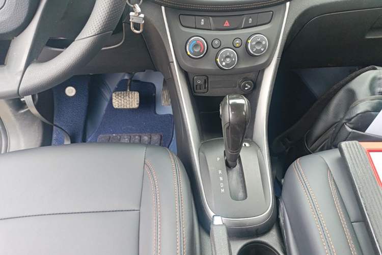 Used Chevrolet Trax 2018 330T Automatic Two-Wheel Drive Elite Model Gear Lever
