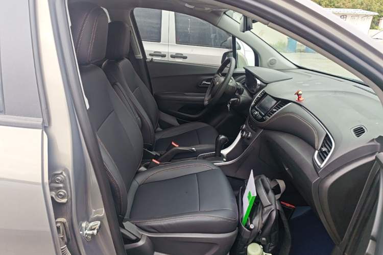 Used Chevrolet Trax 2018 330T Automatic Two-Wheel Drive Elite Model Right Front Seat