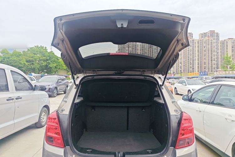 Used Chevrolet Trax 2018 330T Automatic Two-Wheel Drive Elite Model Trunk