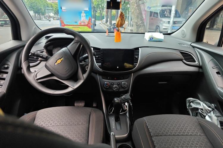 Used Chevrolet Trax 2018 330T Automatic Two-Wheel Drive Elite Model Center Console
