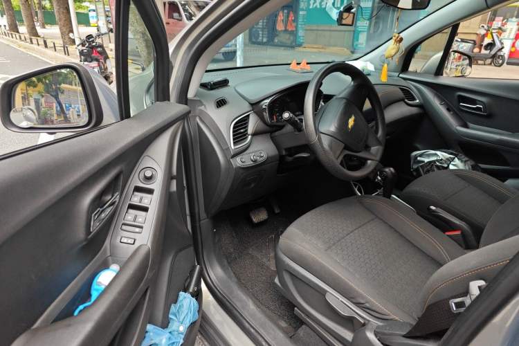 Used Chevrolet Trax 2018 330T Automatic Two-Wheel Drive Elite Model Driver Seat