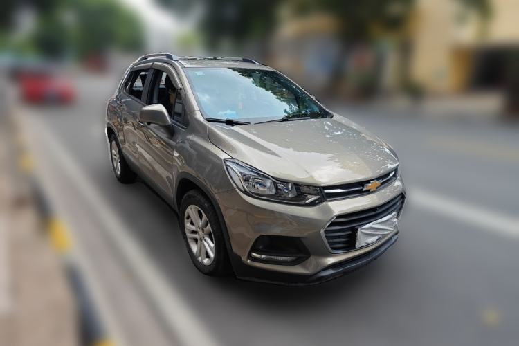 Used Chevrolet Trax 2018 330T Automatic Two-Wheel Drive Elite Model Front Right 45 Deg