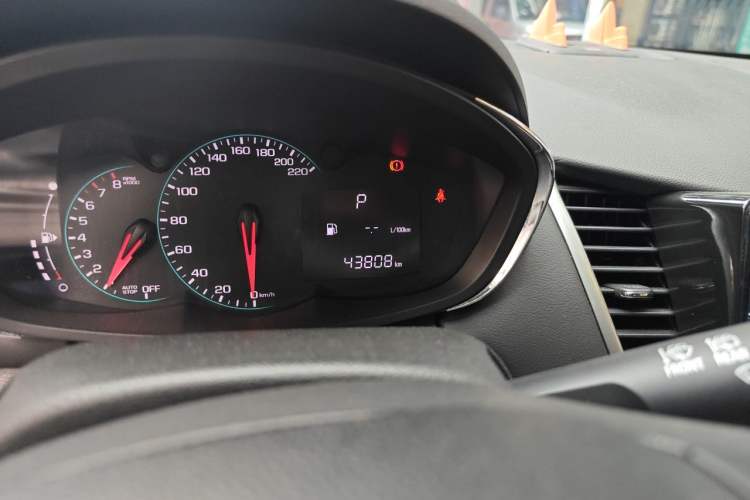 Used Chevrolet Trax 2018 330T Automatic Two-Wheel Drive Elite Model Odometer Close Up