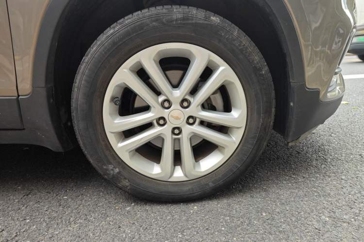 Used Chevrolet Trax 2018 330T Automatic Two-Wheel Drive Elite Model Right Front Wheel Hub