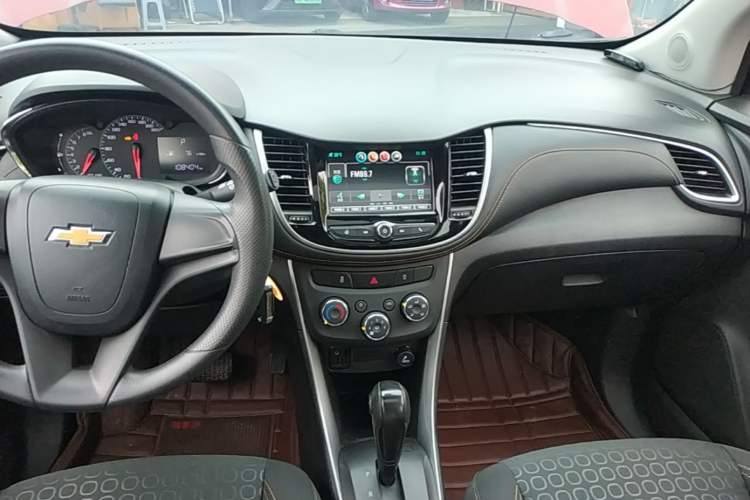 Used Chevrolet Trax 2018 330T Automatic Two-Wheel Drive Elite Model Audio And AC Panel