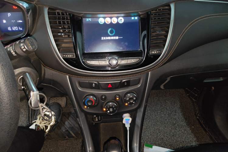 Used Chevrolet Trax 2018 330T Automatic Two-Wheel Drive Elite Model Audio And AC Panel