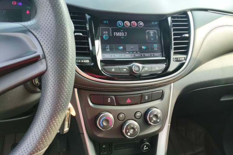 Used Chevrolet Trax 2018 330T Automatic Two-Wheel Drive Elite Model Audio And AC Panel
