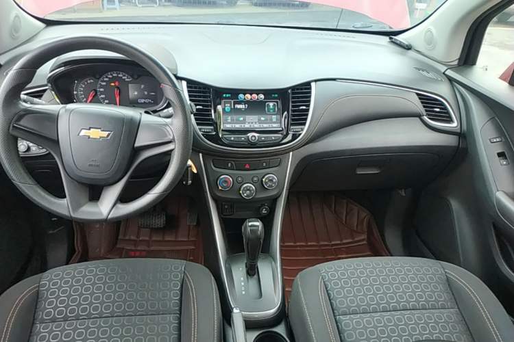 Used Chevrolet Trax 2018 330T Automatic Two-Wheel Drive Elite Model Center Console