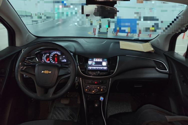 Used Chevrolet Trax 2018 330T Automatic Two-Wheel Drive Elite Model Center Console