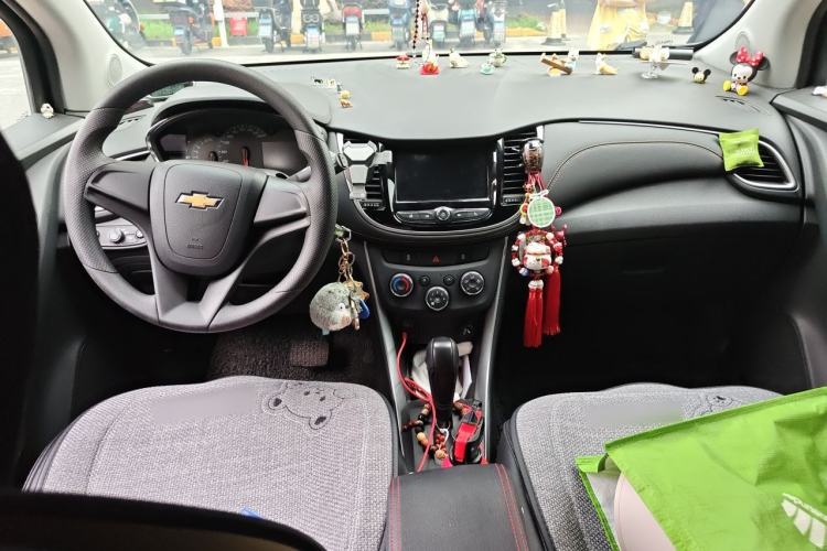 Used Chevrolet Trax 2018 330T Automatic Two-Wheel Drive Elite Model Center Console
