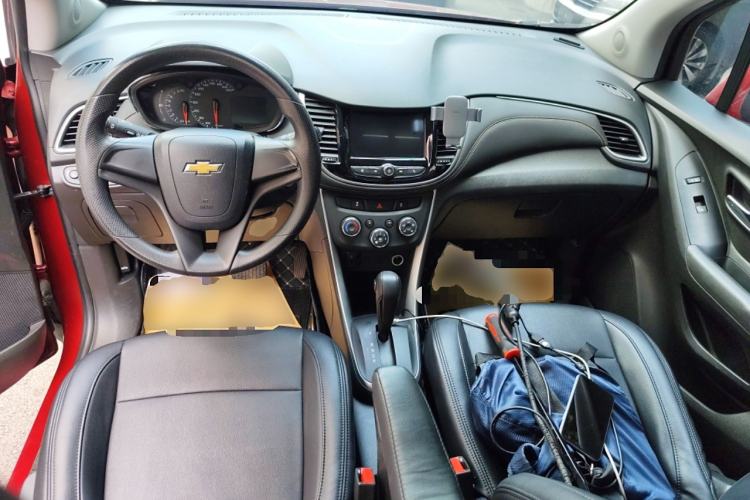 Used Chevrolet Trax 2018 330T Automatic Two-Wheel Drive Elite Model Center Console