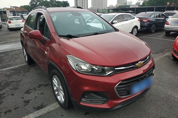 Used Chevrolet Trax 2018 330T Automatic Two-Wheel Drive Elite Model Front Right 45 Deg