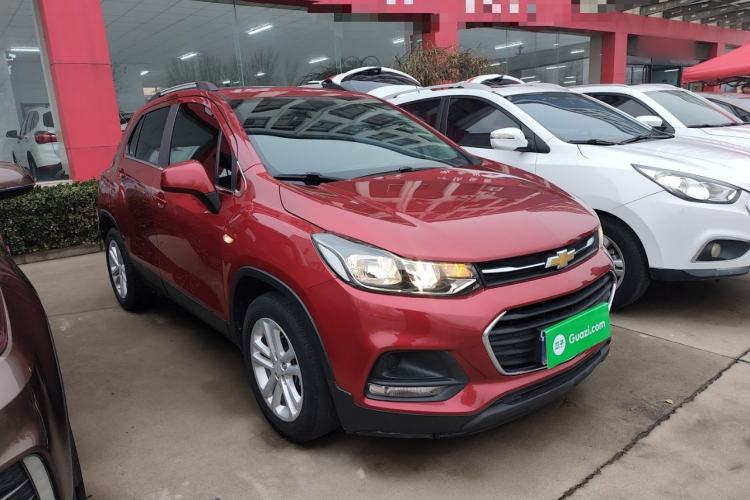 Used Chevrolet Trax 2018 330T Automatic Two-Wheel Drive Elite Model Front Right 45 Deg