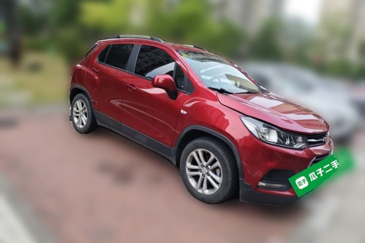 Used Chevrolet Trax 2018 330T Automatic Two-Wheel Drive Elite Model Front Right 45 Deg
