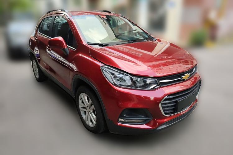 Used Chevrolet Trax 2018 330T Automatic Two-Wheel Drive Elite Model Front Right 45 Deg