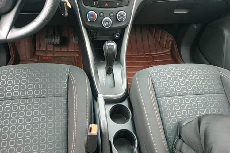 Used Chevrolet Trax 2018 330T Automatic Two-Wheel Drive Elite Model Gear Lever