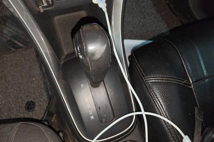 Used Chevrolet Trax 2018 330T Automatic Two-Wheel Drive Elite Model Gear Lever