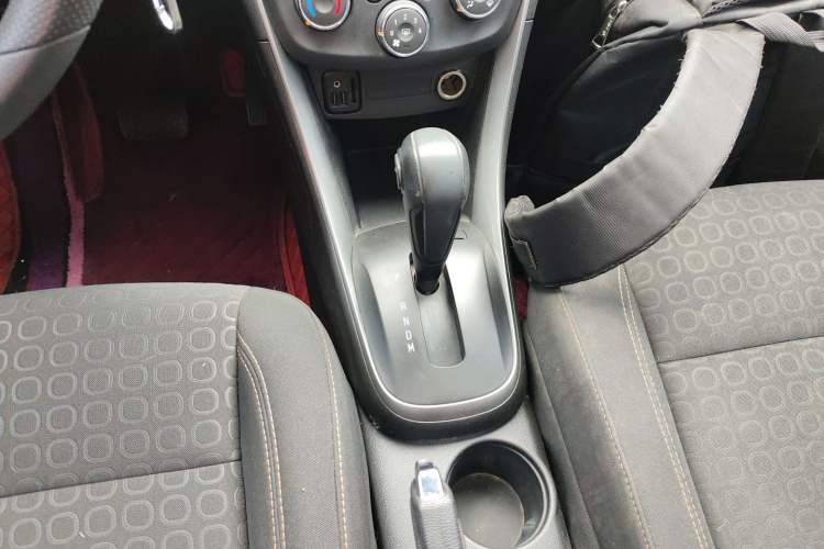 Used Chevrolet Trax 2018 330T Automatic Two-Wheel Drive Elite Model Gear Lever