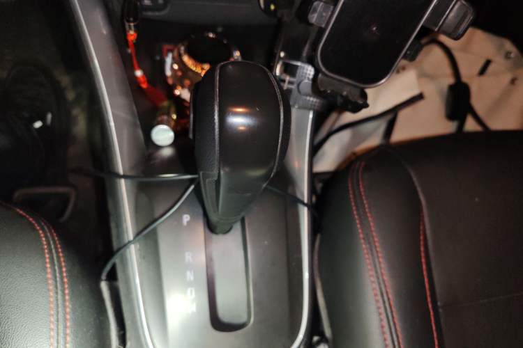Used Chevrolet Trax 2018 330T Automatic Two-Wheel Drive Elite Model Gear Lever