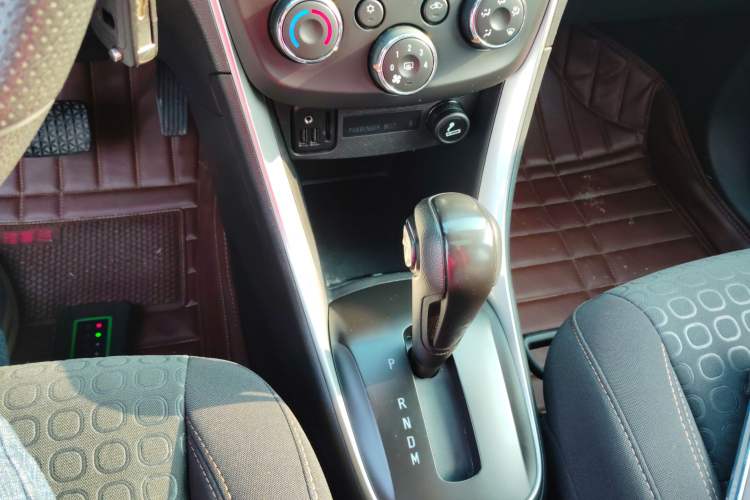 Used Chevrolet Trax 2018 330T Automatic Two-Wheel Drive Elite Model Gear Lever