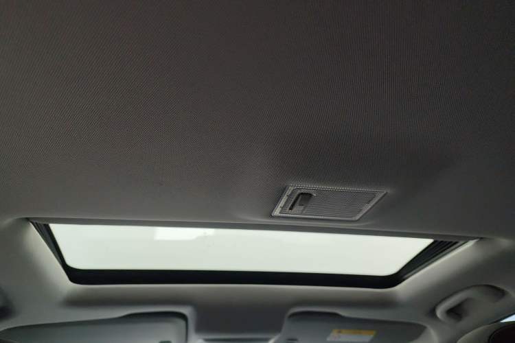 Used Chevrolet Trax 2018 330T Automatic Two-Wheel Drive Elite Model Headliner