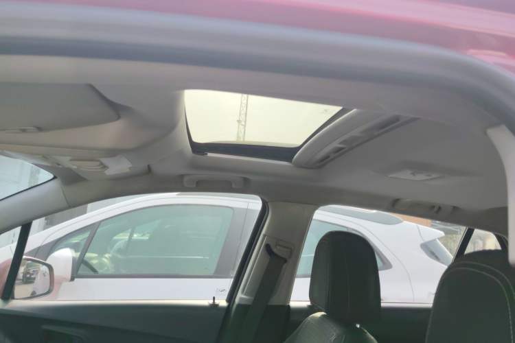 Used Chevrolet Trax 2018 330T Automatic Two-Wheel Drive Elite Model Headliner