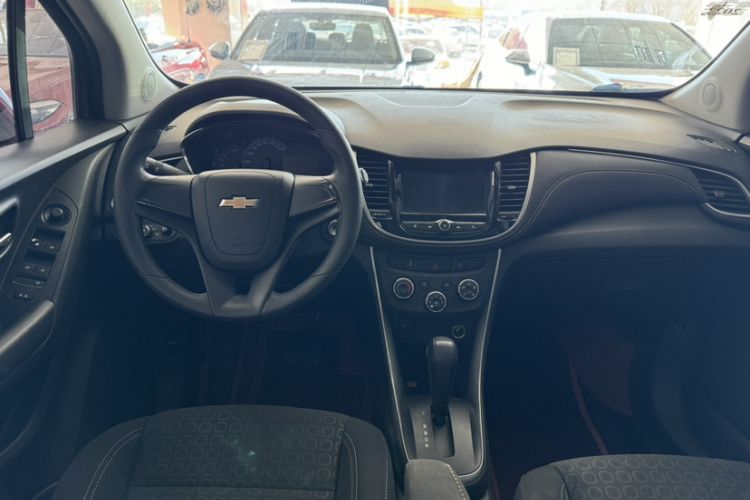 Used Chevrolet Trax 2018 330T Automatic Two-Wheel Drive Elite Model Interior 12