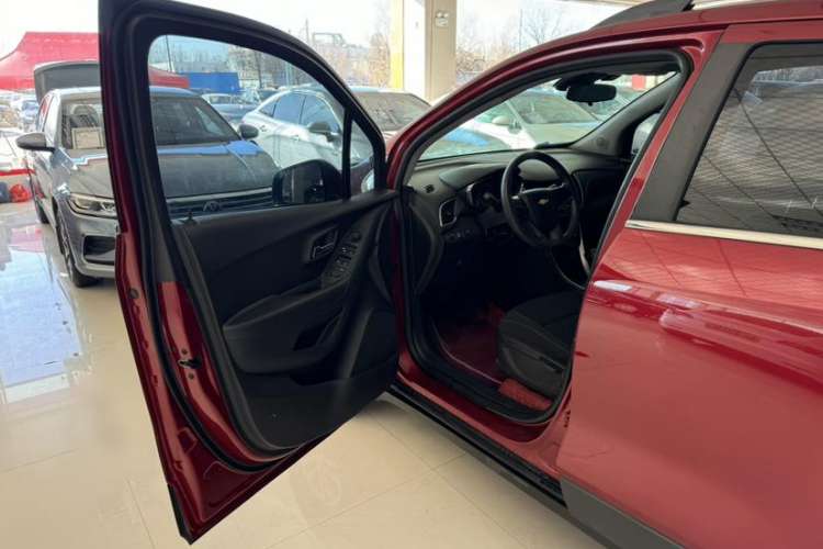 Used Chevrolet Trax 2018 330T Automatic Two-Wheel Drive Elite Model Interior 13