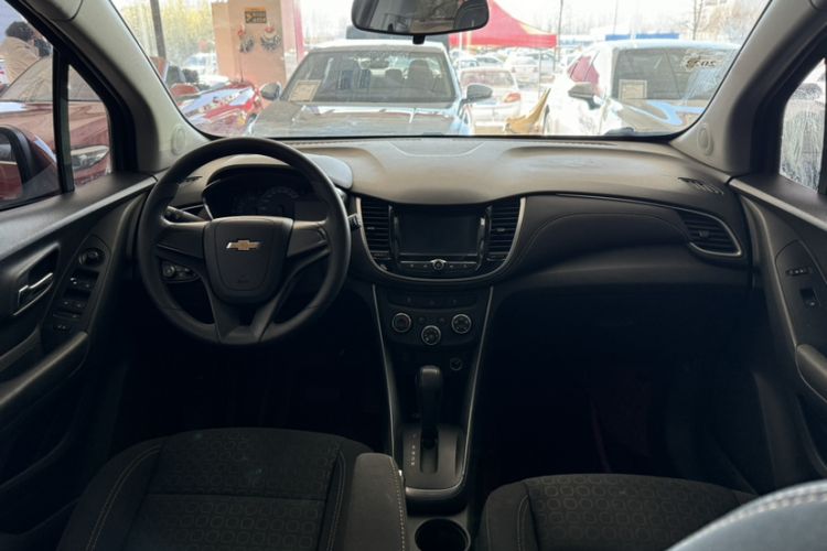 Used Chevrolet Trax 2018 330T Automatic Two-Wheel Drive Elite Model Interior 14