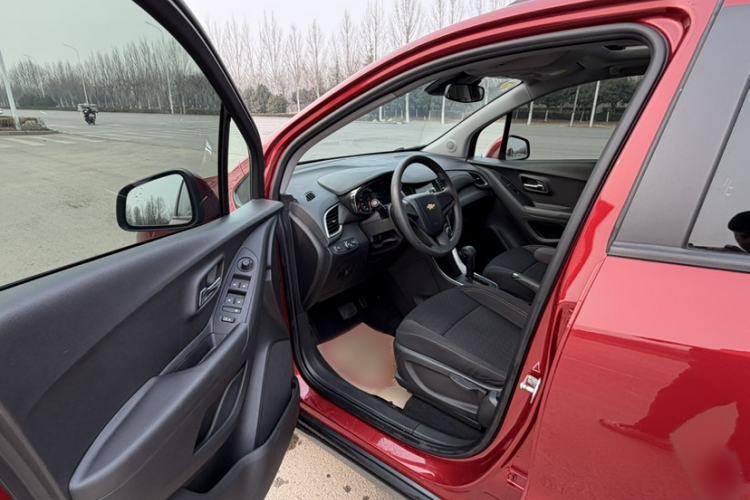 Used Chevrolet Trax 2018 330T Automatic Two-Wheel Drive Elite Model Interior 2