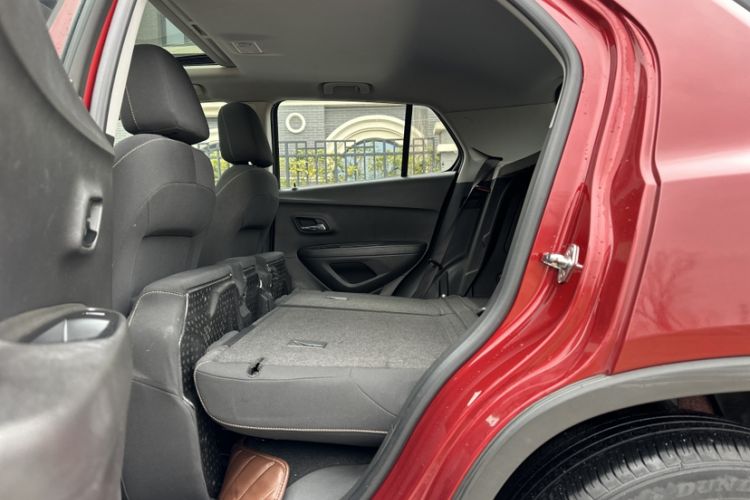 Used Chevrolet Trax 2018 330T Automatic Two-Wheel Drive Elite Model Interior 2