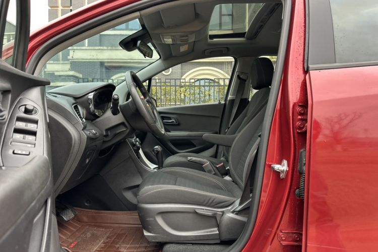 Used Chevrolet Trax 2018 330T Automatic Two-Wheel Drive Elite Model Interior 3