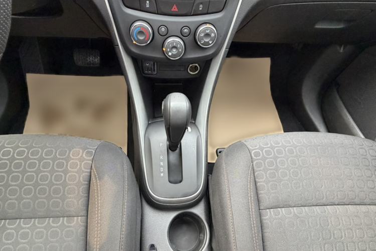 Used Chevrolet Trax 2018 330T Automatic Two-Wheel Drive Elite Model Interior 8