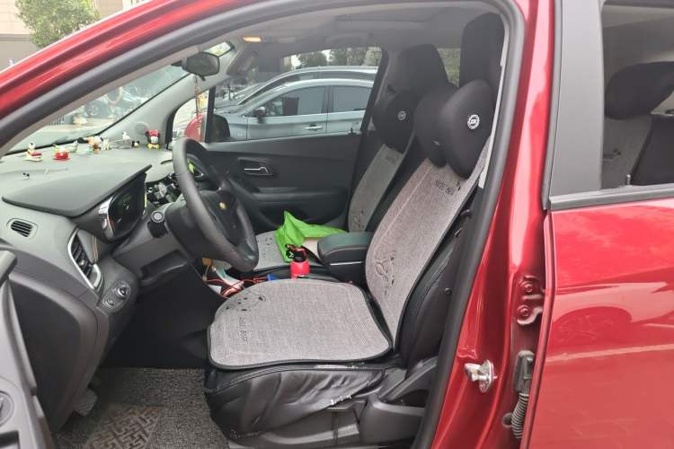 Used Chevrolet Trax 2018 330T Automatic Two-Wheel Drive Elite Model Left Front Seat