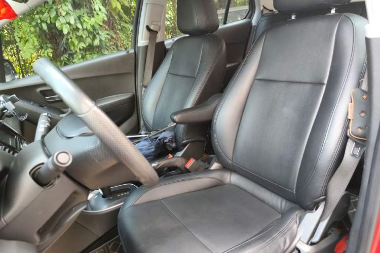 Used Chevrolet Trax 2018 330T Automatic Two-Wheel Drive Elite Model Left Front Seat