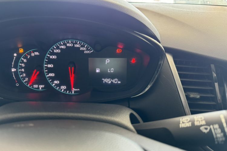 Used Chevrolet Trax 2018 330T Automatic Two-Wheel Drive Elite Model Odometer Close Up