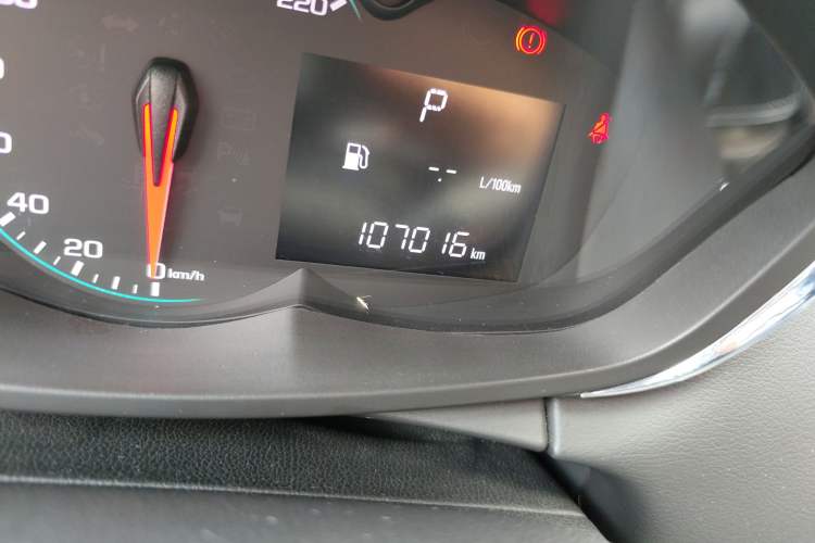 Used Chevrolet Trax 2018 330T Automatic Two-Wheel Drive Elite Model Odometer Close Up
